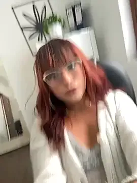 Awesomelusty – webcam model profile photo Image 18