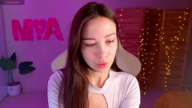 AngelaDevlin – webcam model profile photo Image 17