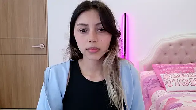 ChanelFoxi – webcam model profile photo Image 6