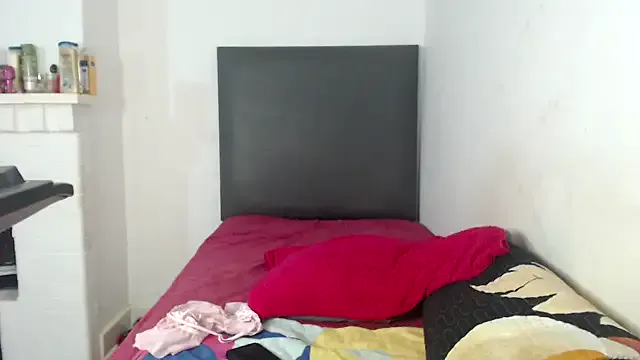 roouse – webcam model profile photo Image 8