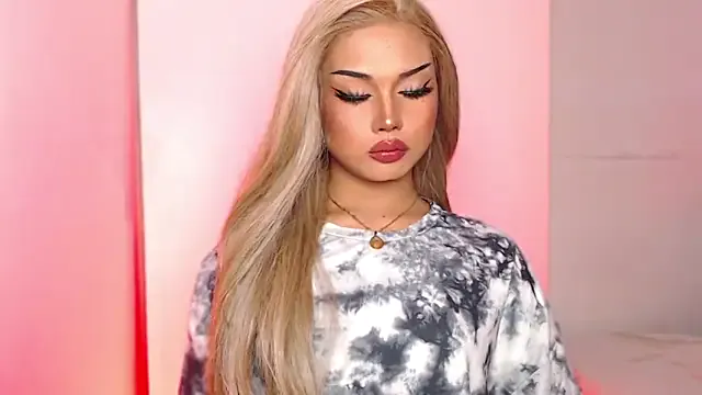 EvaaLane – webcam model profile photo Image 10