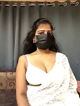 Yui-Ch – webcam model profile photo Image 6