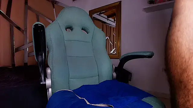 LongDongSilver300 – webcam model profile photo Image 8