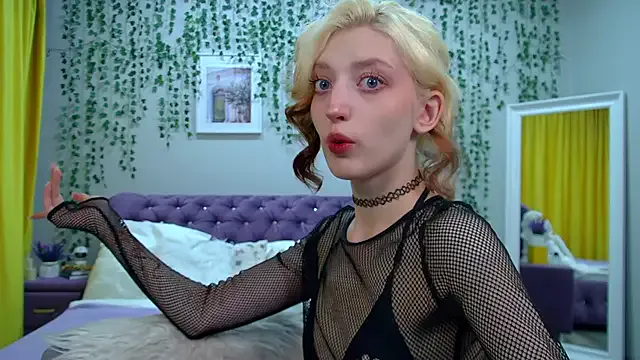 roouse – webcam model profile photo Image 3