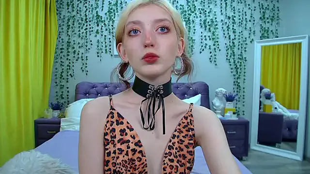 roouse – webcam model profile photo Image 5