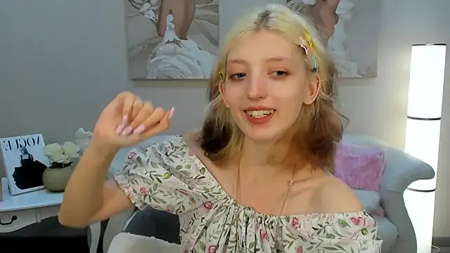 roouse – webcam model profile photo Image 6