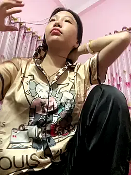 roouse – webcam model profile photo Image 4