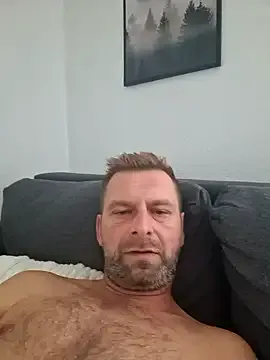 roouse – webcam model profile photo Image 12