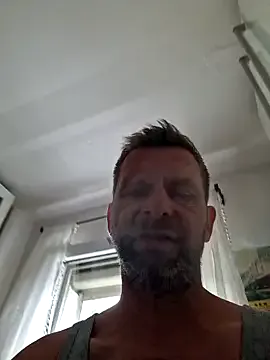 roouse – webcam model profile photo Image 3
