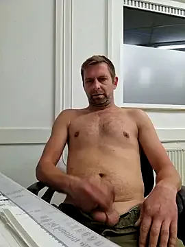 roouse – webcam model profile photo Image 9