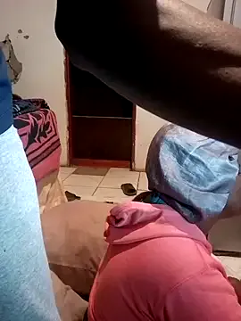 roouse – webcam model profile photo Image 12