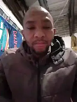 roouse – webcam model profile photo Image 6