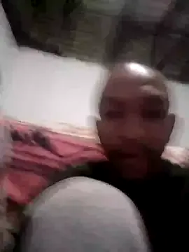 roouse – webcam model profile photo Image 9