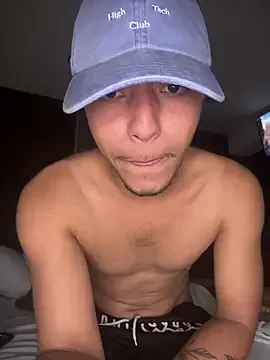 zui_lu – webcam model profile photo Image 18