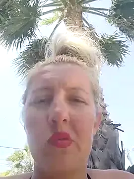 roouse – webcam model profile photo Image 10