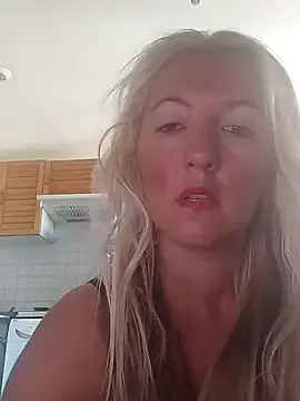 Yui-Ch – webcam model profile photo Image 15