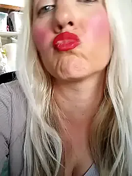 Yui-Ch – webcam model profile photo Image 18