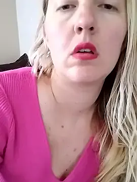 roouse – webcam model profile photo Image 3