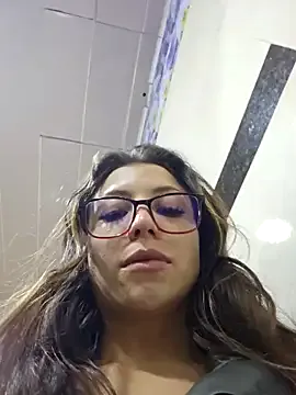  – webcam model profile photo Image 9