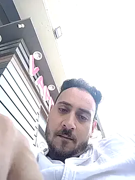 roouse – webcam model profile photo Image 8