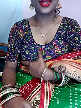 maataaan – webcam model profile photo Image 4