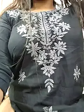 Yui-Ch – webcam model profile photo Image 2