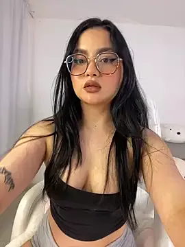 roouse – webcam model profile photo Image 16