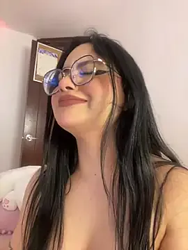 roouse – webcam model profile photo Image 3