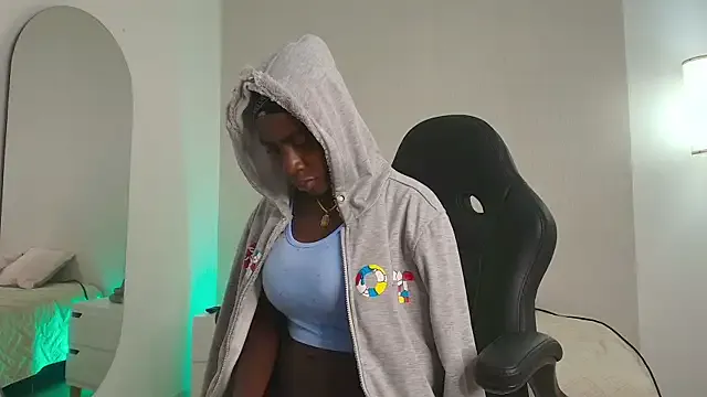 IsabelleBianchi – webcam model profile photo Image 4