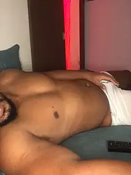 roouse – webcam model profile photo Image 2