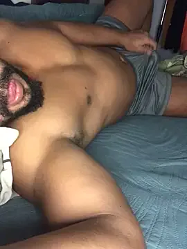 roouse – webcam model profile photo Image 6