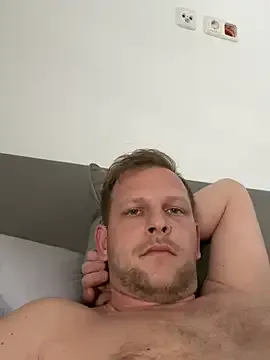 aki_zzz – webcam model profile photo Image 2