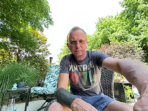 roouse – webcam model profile photo Image 9