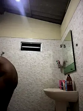 roouse – webcam model profile photo Image 11