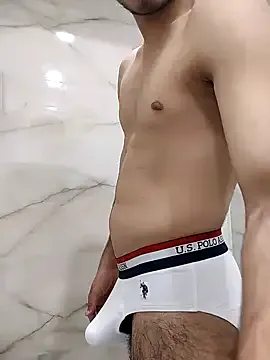 roouse – webcam model profile photo Image 9