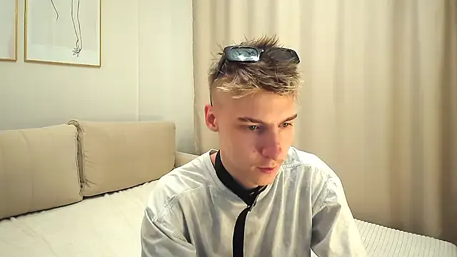  – webcam model profile photo Image 11