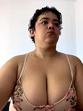 roouse – webcam model profile photo Image 6
