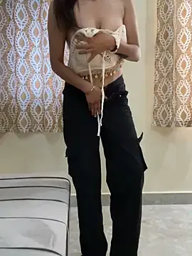 zui_lu – webcam model profile photo Image 5