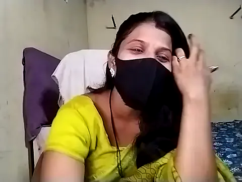 roouse – webcam model profile photo Image 5