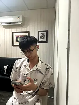 roouse – webcam model profile photo Image 12