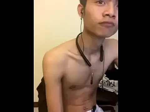 roouse – webcam model profile photo Image 9