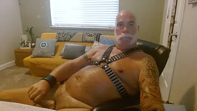 roouse – webcam model profile photo Image 6