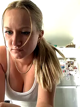 EmiliGarden – webcam model profile photo Image 8