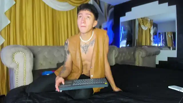 RollDolls – webcam model profile photo Image 4