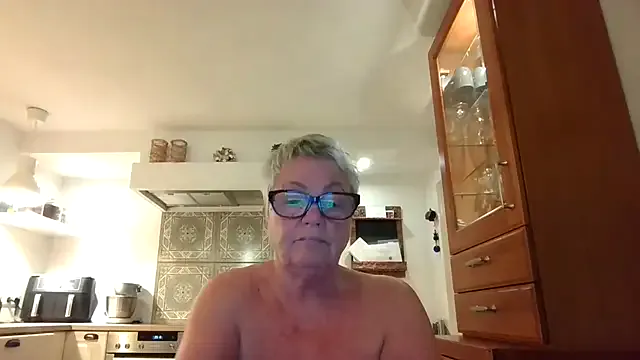 NANA_7 – webcam model profile photo Image 12