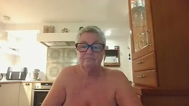 NANA_7 – webcam model profile photo Image 8