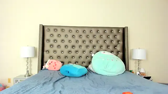 Yui-Ch – webcam model profile photo Image 9