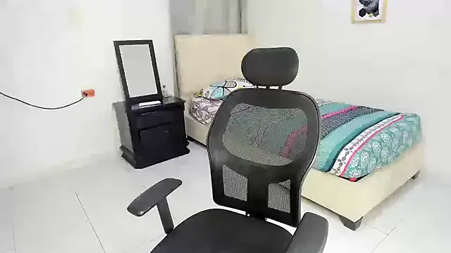 oxo_yuna_oxo – webcam model profile photo Image 7