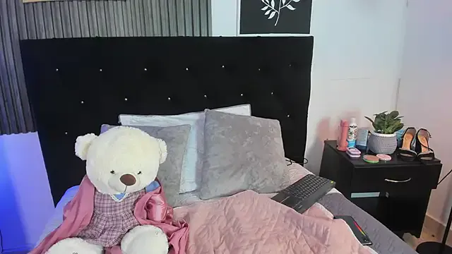 Mia--meow – webcam model profile photo Image 13