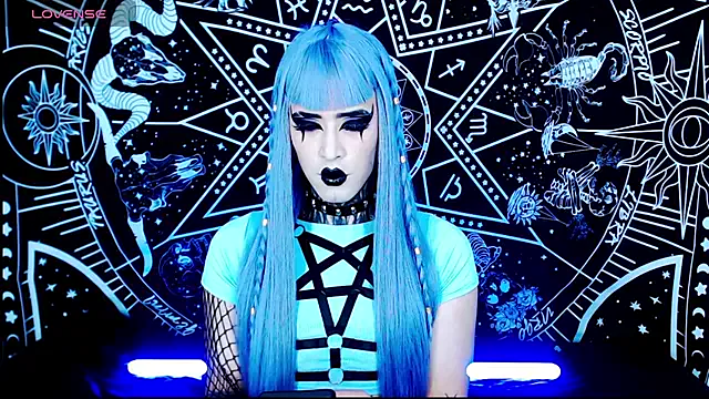 roouse – webcam model profile photo Image 6